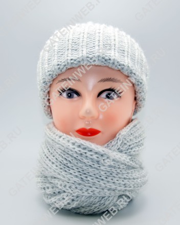 Зимняя женская шапка со снудом серая