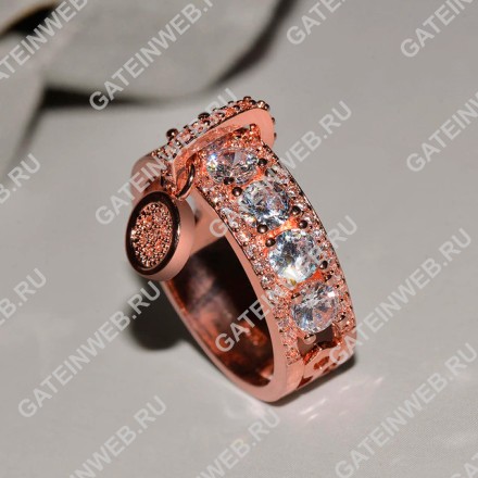 Винтажное обручальное кольцо с красным камнем