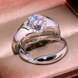 Винтажное обручальное кольцо с серым камнем
