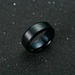 Мужское кольцо из титана с черным камнем
