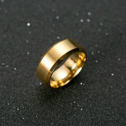 Мужское кольцо из титана с золотистым камнем